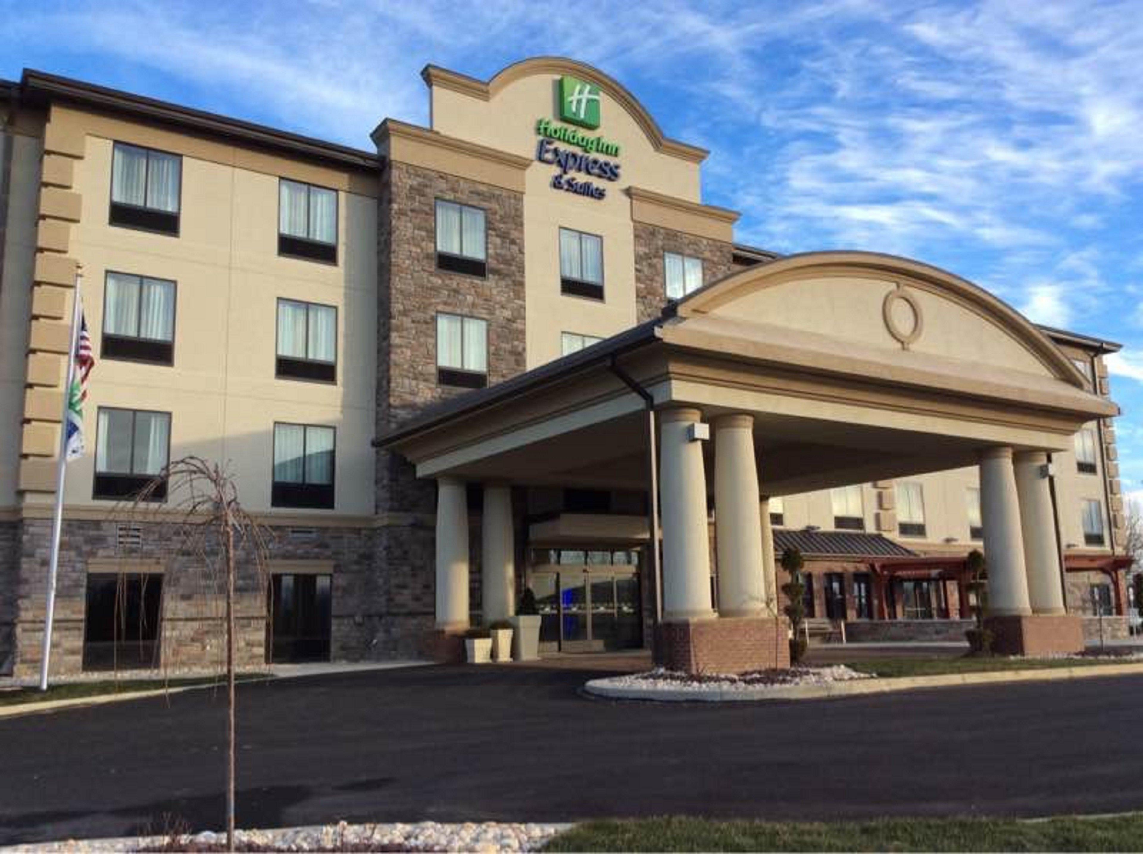 Holiday Inn Express & Suites Butler By Ihg Екстериор снимка