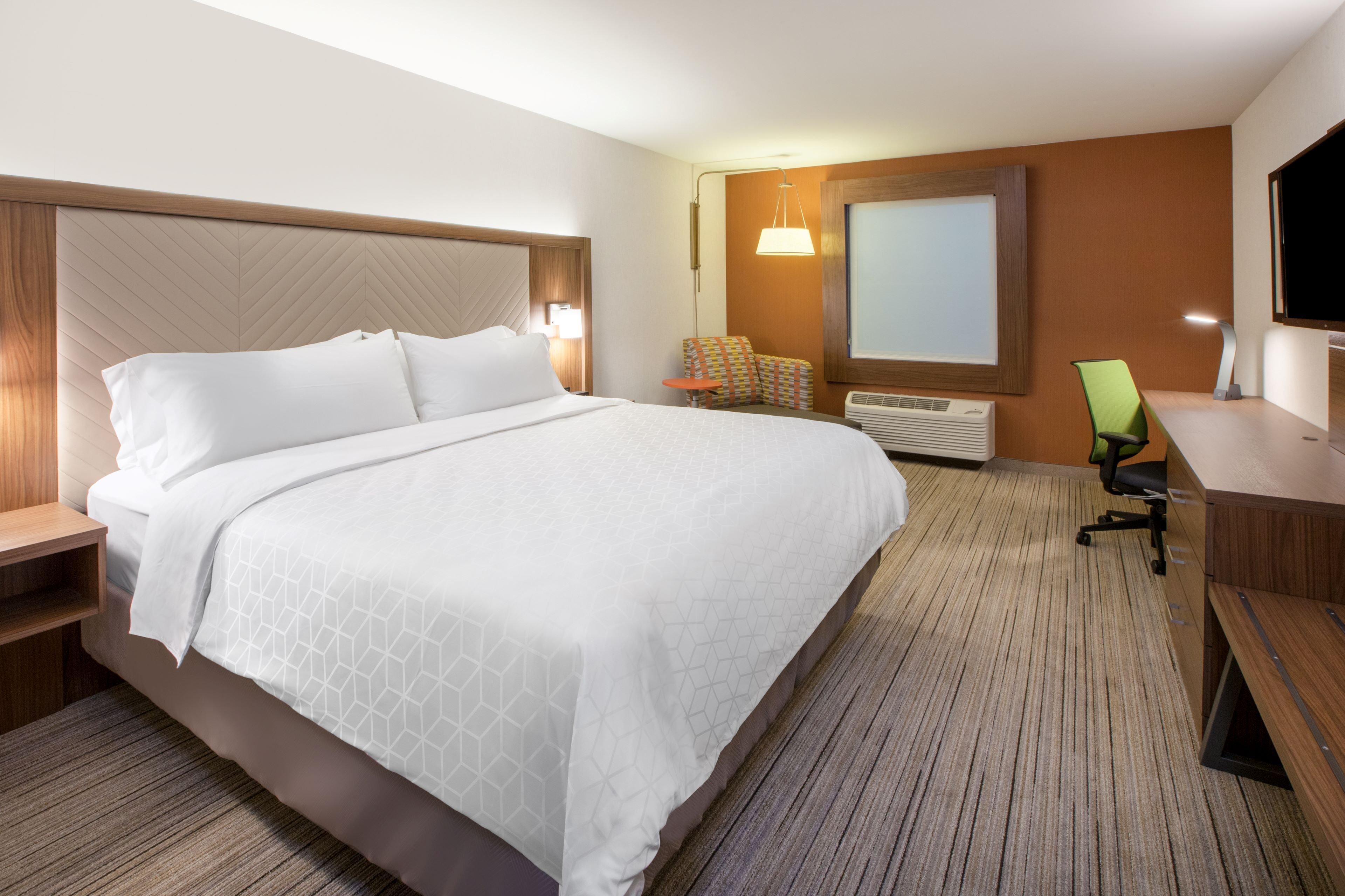 Holiday Inn Express & Suites Butler By Ihg Екстериор снимка